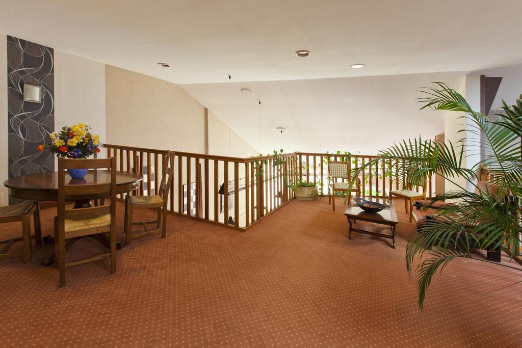 Cit'Hotel Du Circuit 马尼库尔 外观 照片