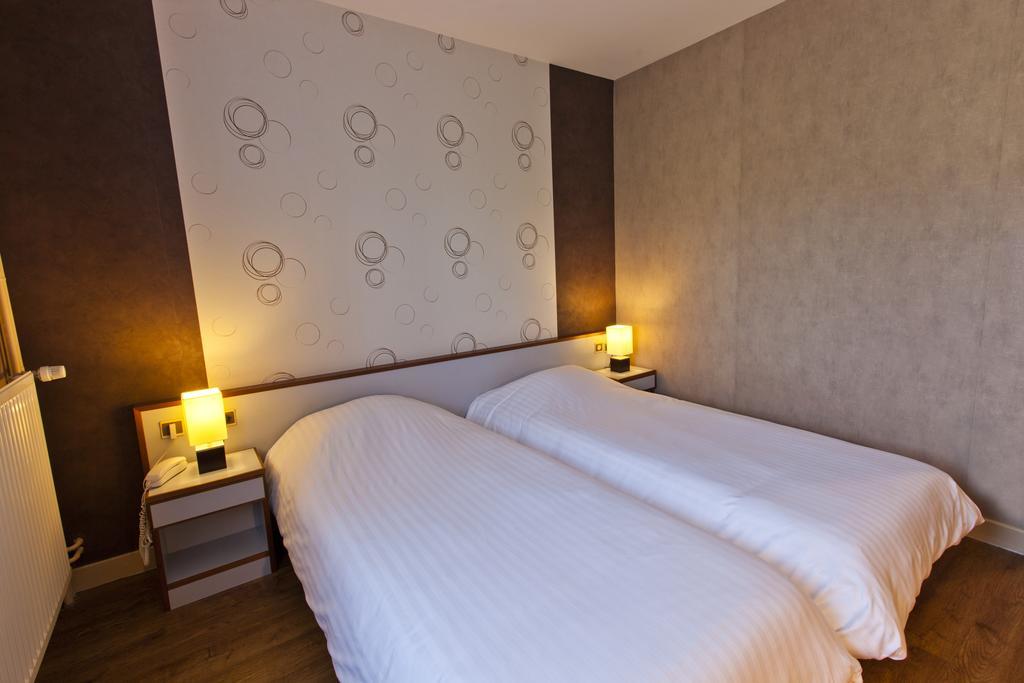 Cit'Hotel Du Circuit 马尼库尔 外观 照片