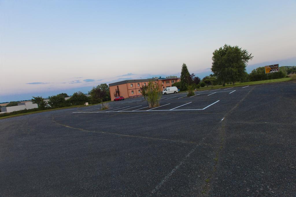 Cit'Hotel Du Circuit 马尼库尔 外观 照片